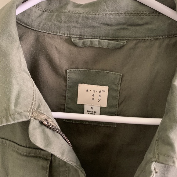 ❌SOLD ❌New Day | Cropped Military Vest - Picture 5 of 5